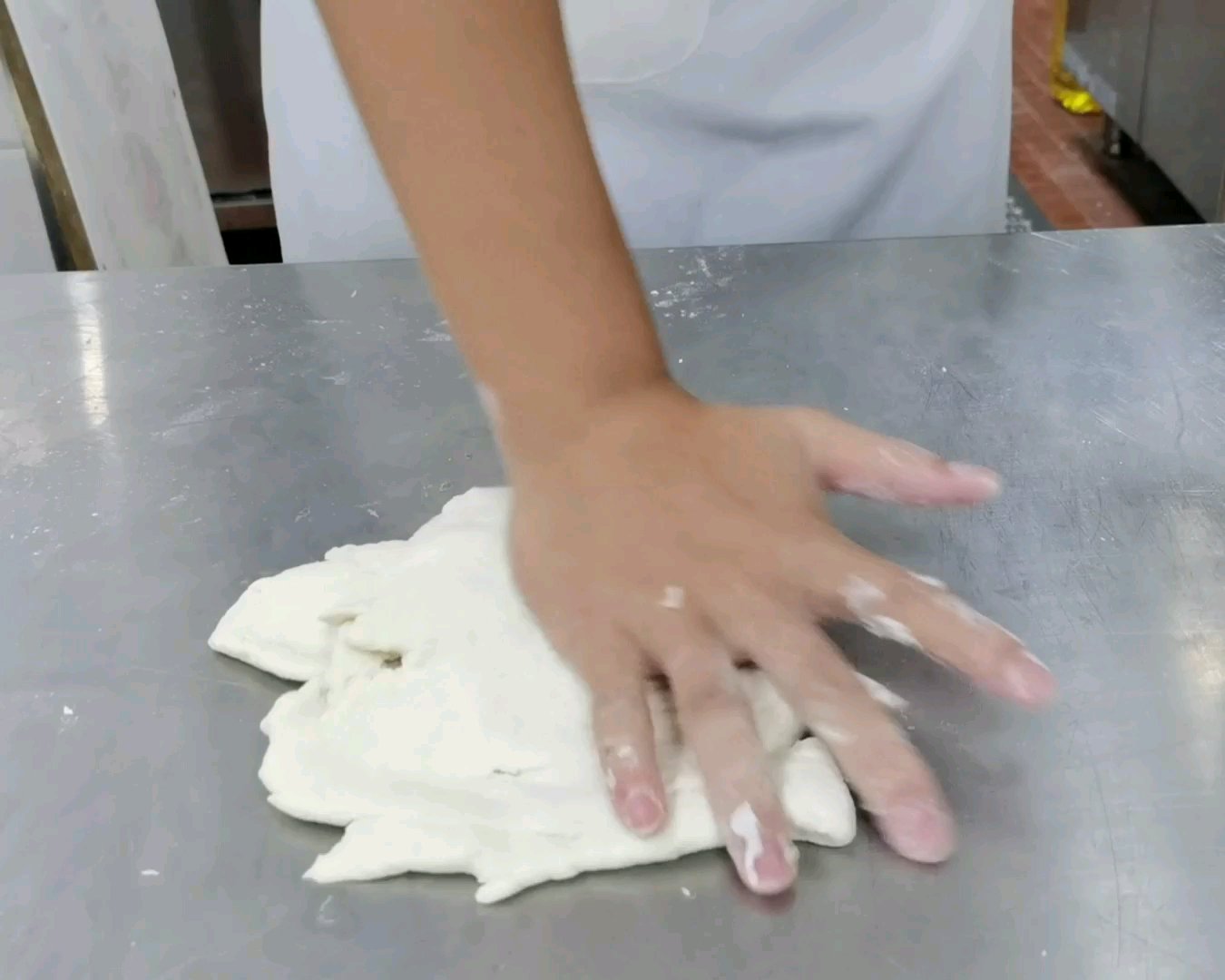 光头豆沙包的做法 步骤6