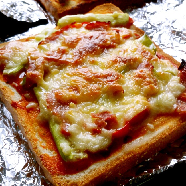 yeah柚子柚子做的吐司培根小批萨