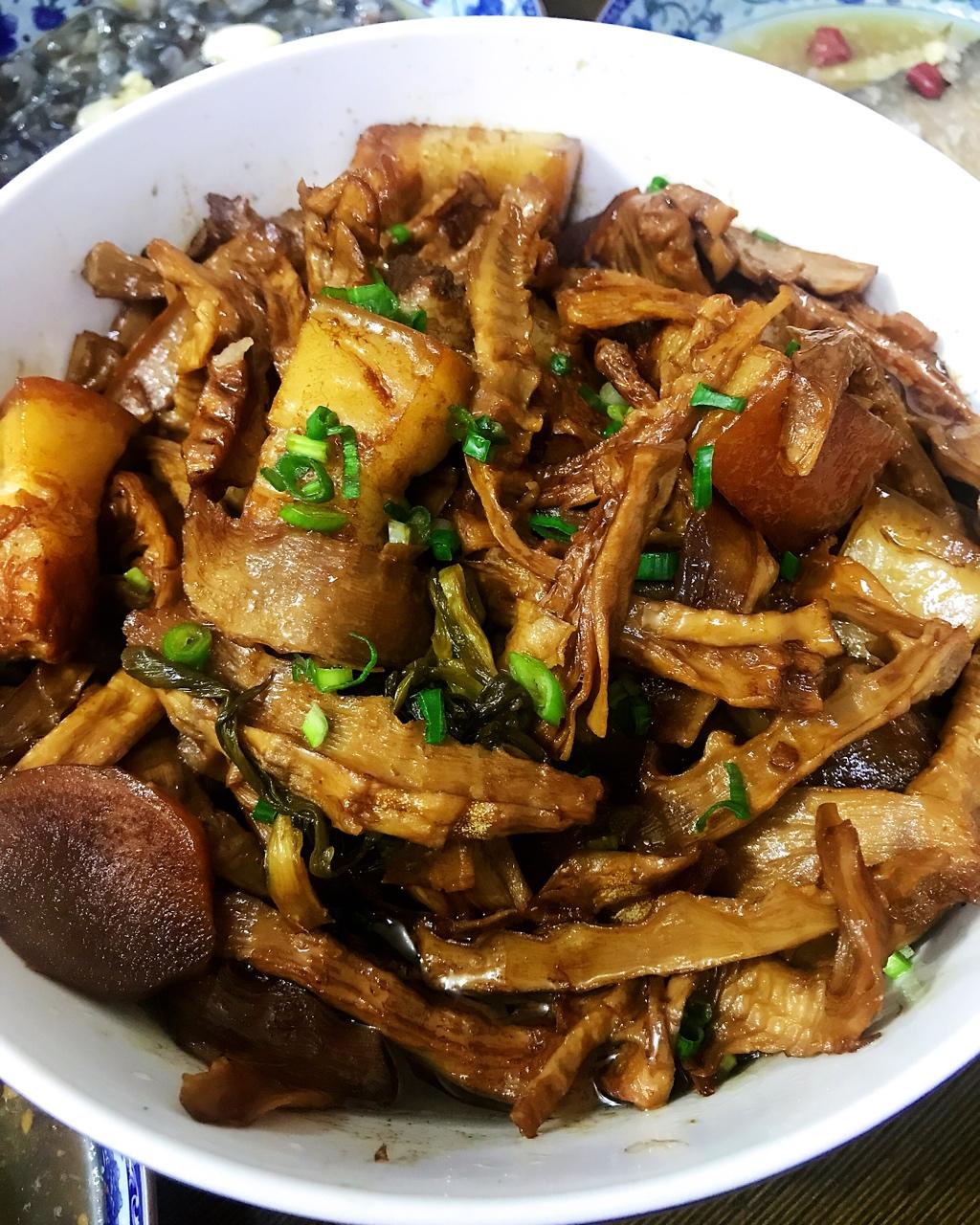 迷裳☆～☆可可做的笋干烧肉