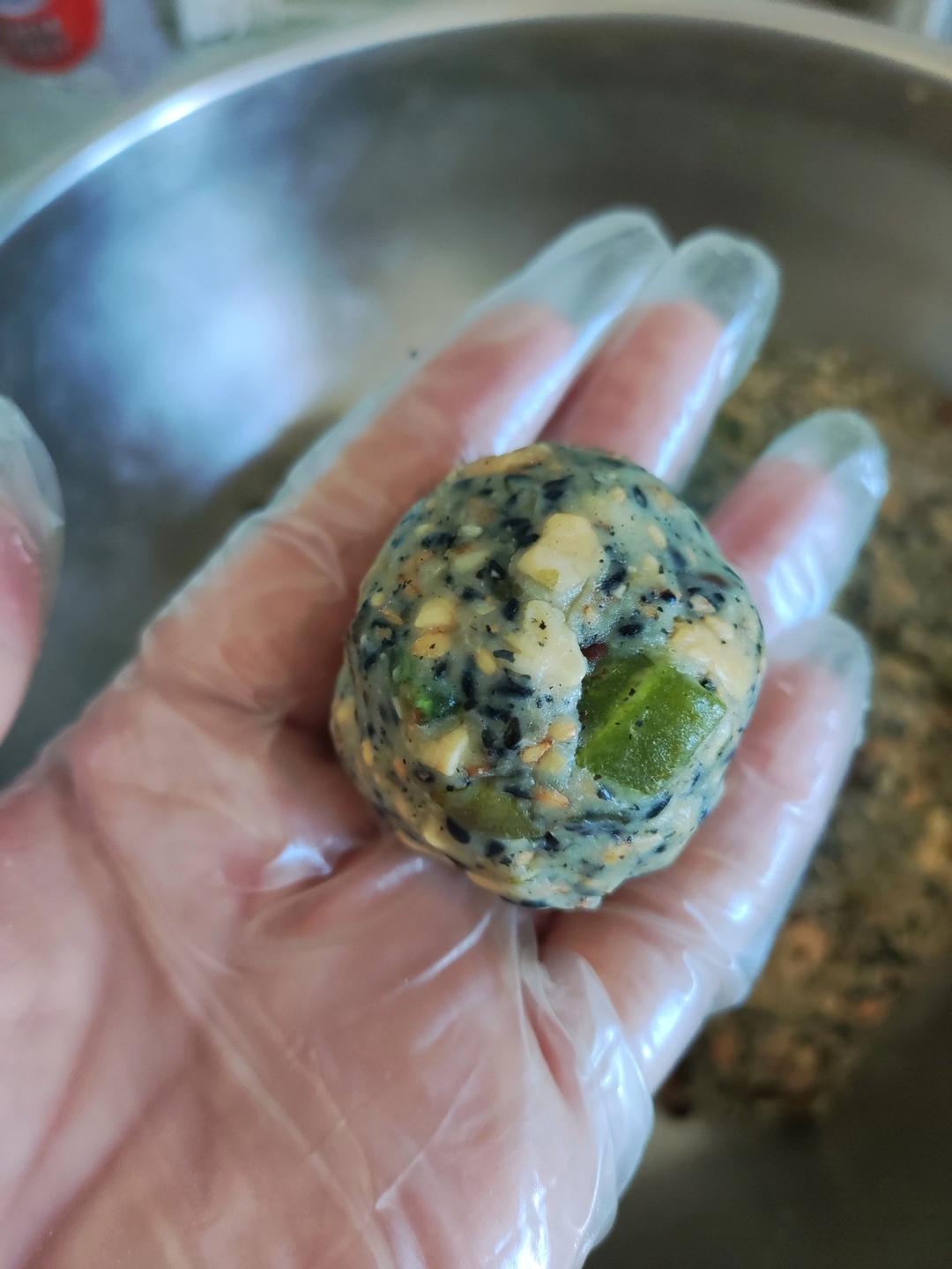 出炉现吃也不会发硬的豪华坚果五仁月饼馅
