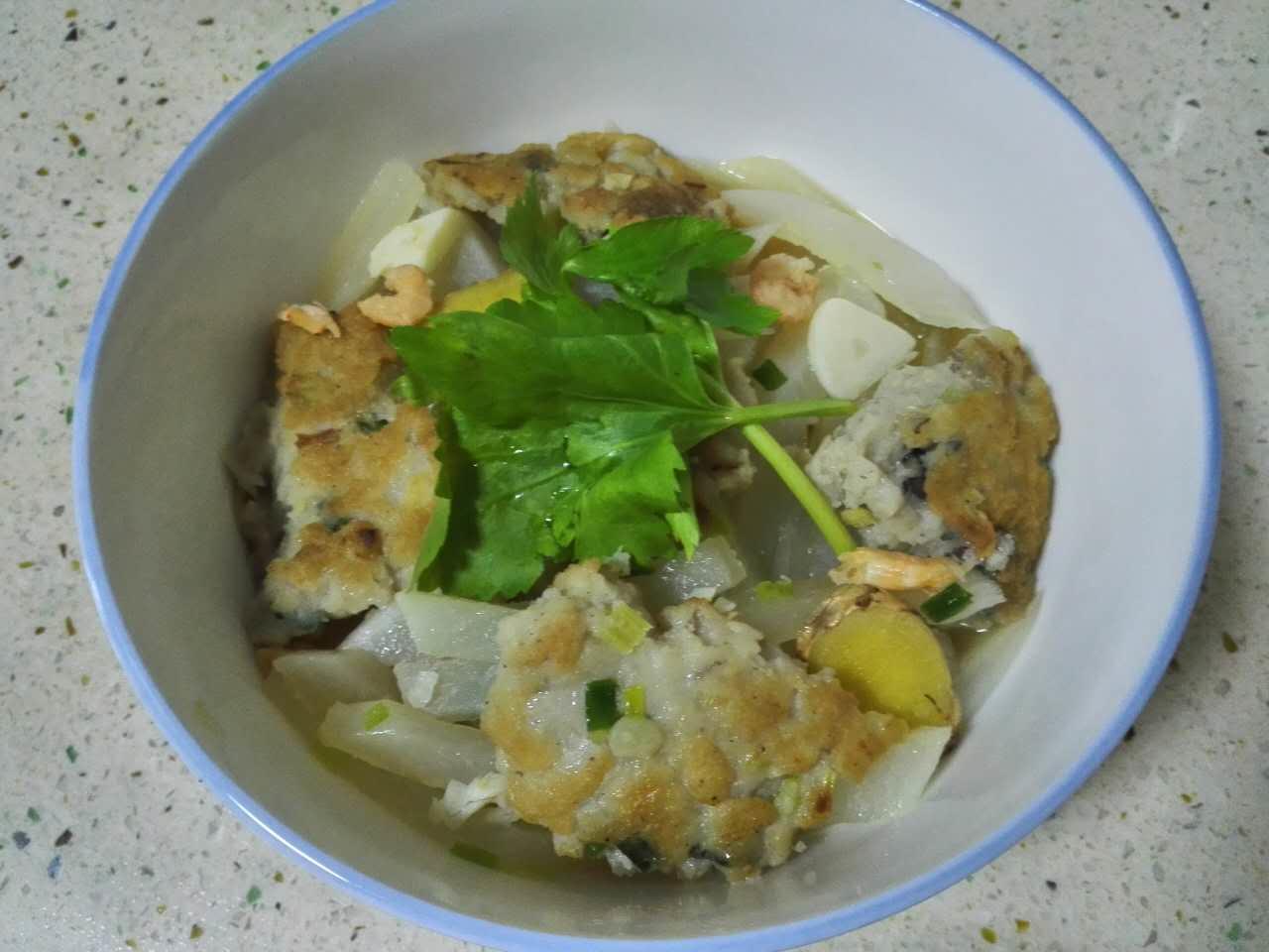 今个夏天食平D——白萝卜鱼饼煲的做法