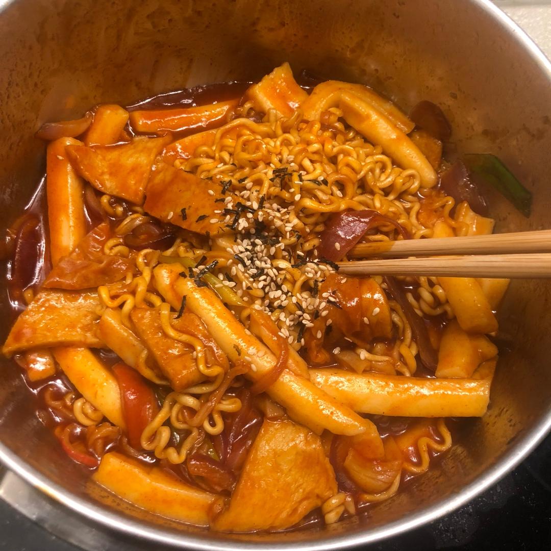 芝士拉面炒年糕—韩国街边美食改良版