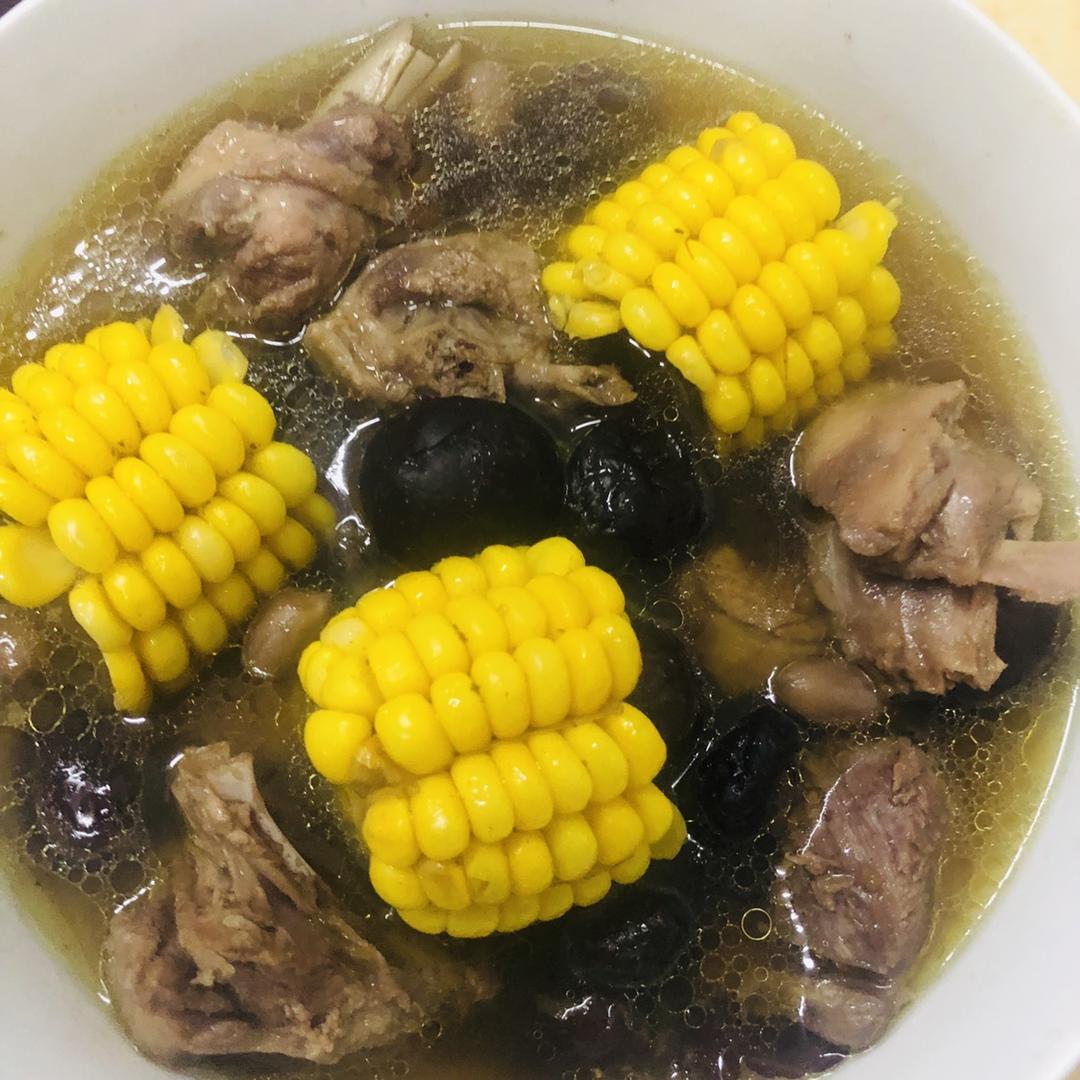 玉米莲藕花生鸡肉汤