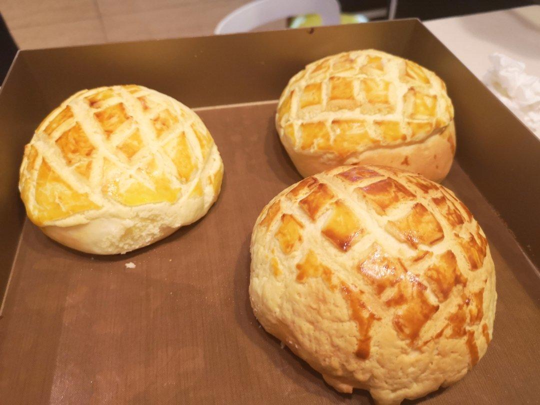 好吃到炸裂的港式菠萝包（附带制作酥皮的小视频）