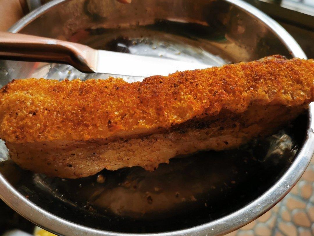 多次失败，越挫越勇终于做出来了广式脆皮烧肉