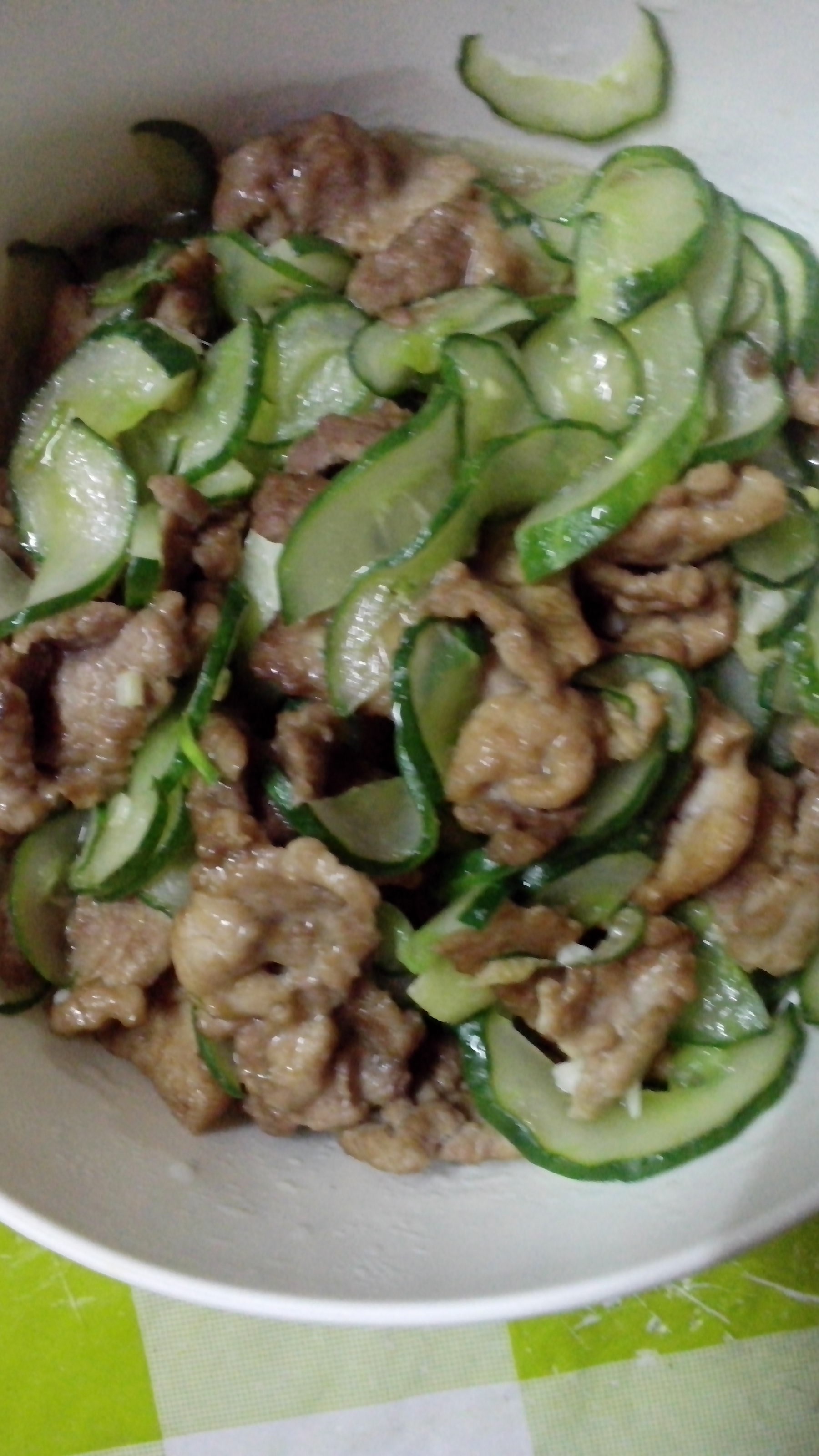 黄瓜炒肉片