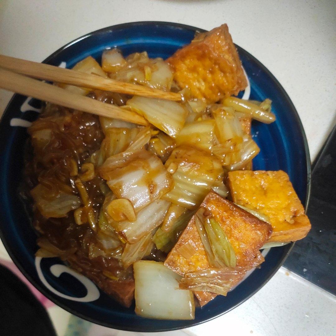 家常白菜炖粉条加豆腐泡