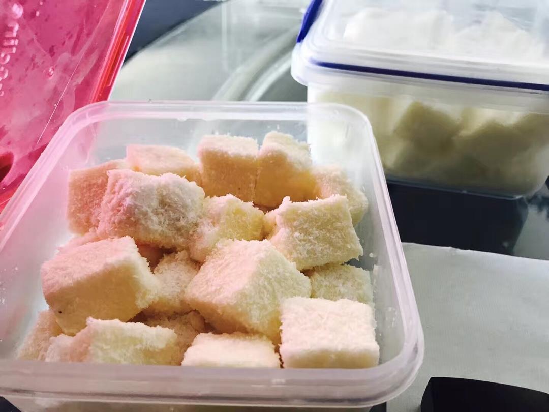 完胜85度C牛奶椰丝小方