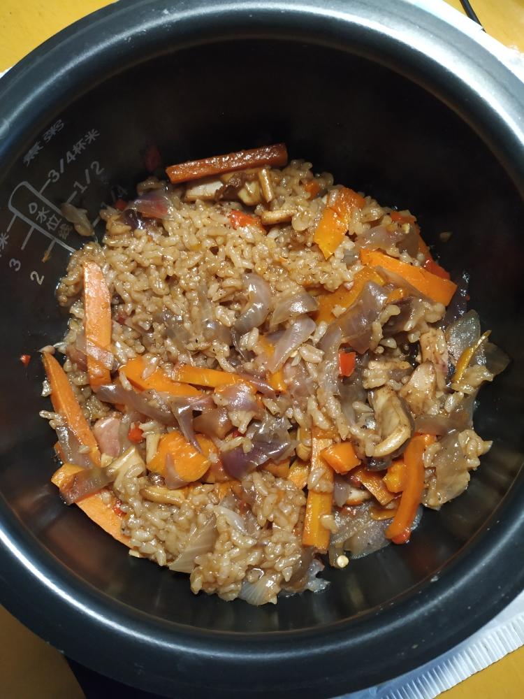 电饭煲焖饭之洋葱鱿鱼