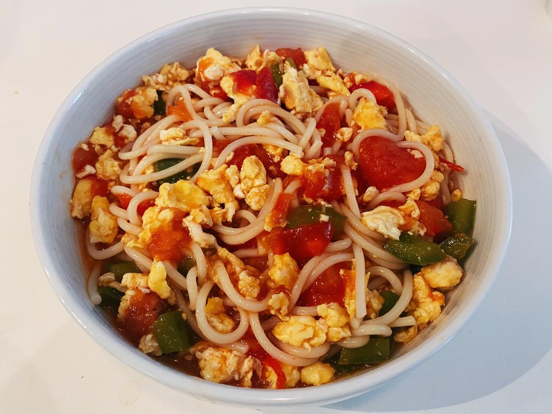 浓香饱满西红柿鸡蛋打卤面的做法