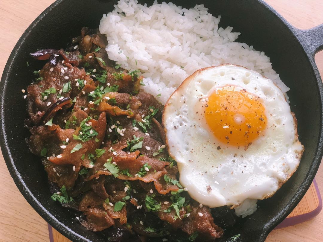 食材简单味道不简单的一人食——牛丼饭（牛肉饭）