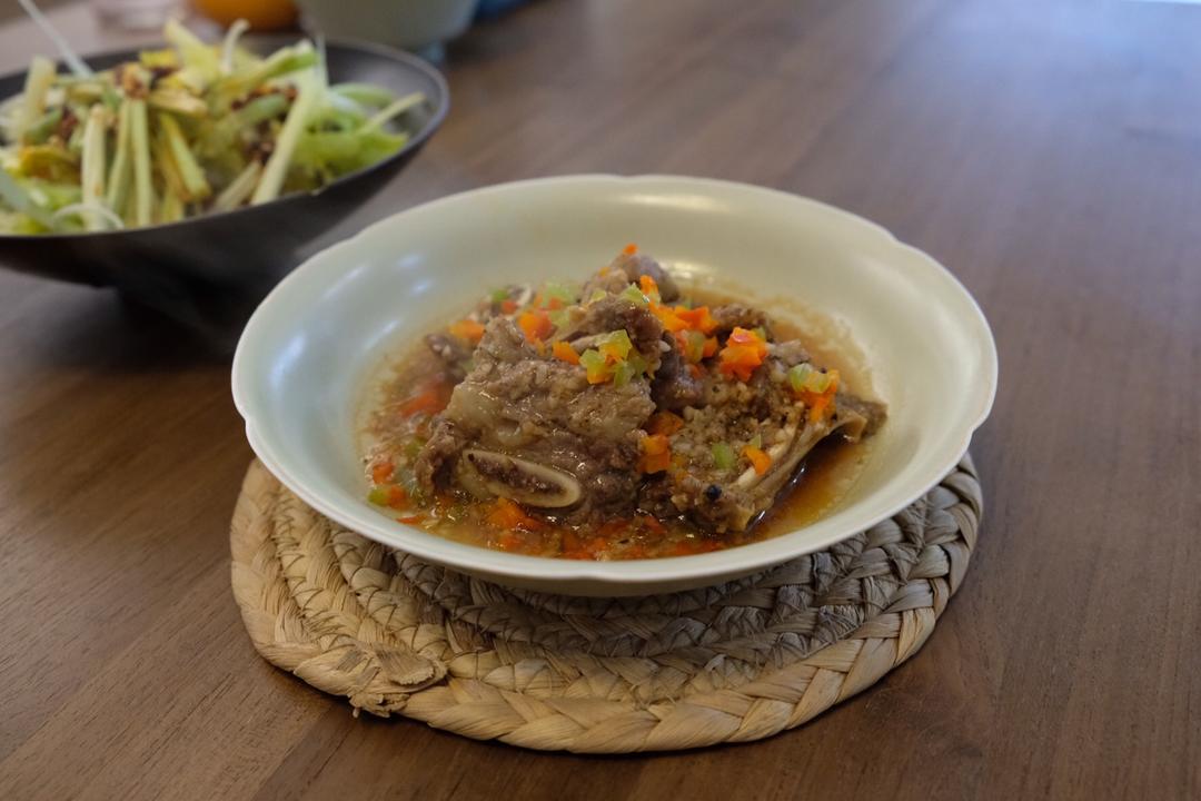 惹味下饭的黑椒蒸牛仔骨（超简单）