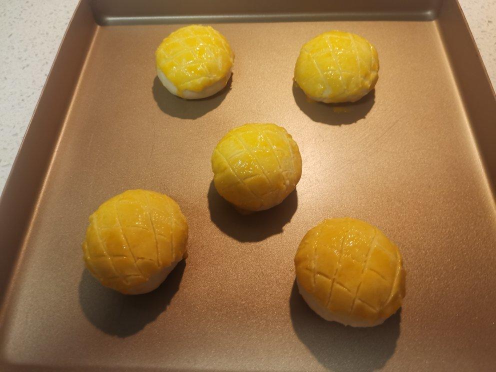 好吃到炸裂的港式菠萝包（附带制作酥皮的小视频）
