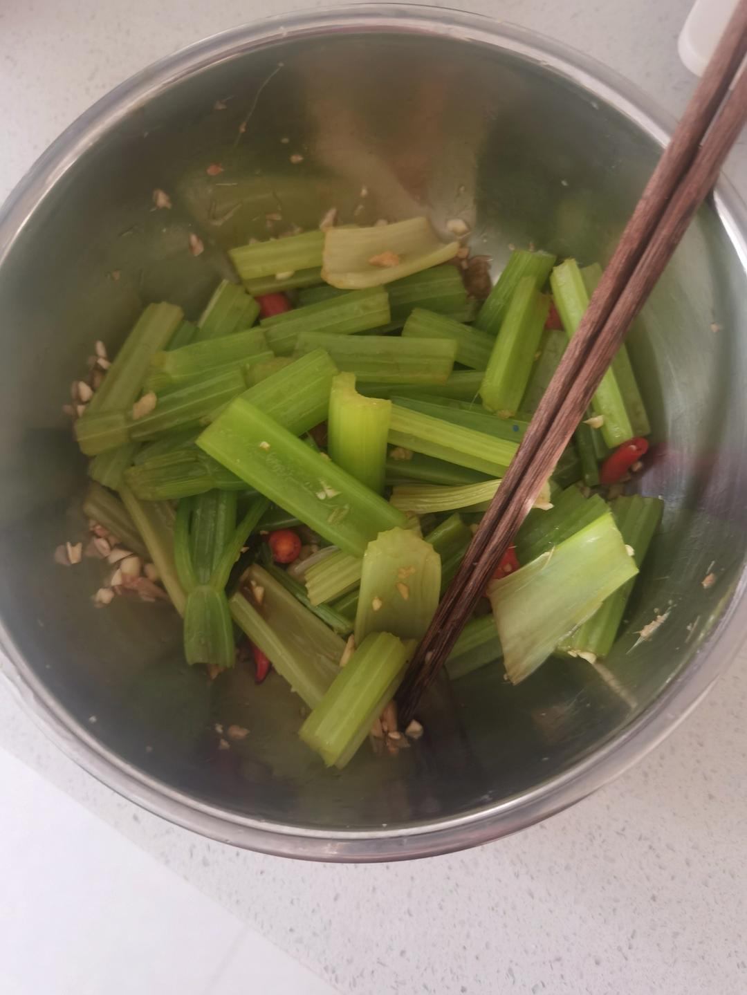 凉拌芹菜（简洁版）