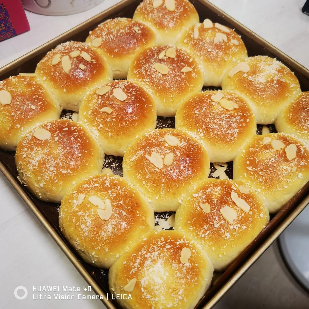 没有人能拒绝早餐来一块「椰蓉奶黄餐包」