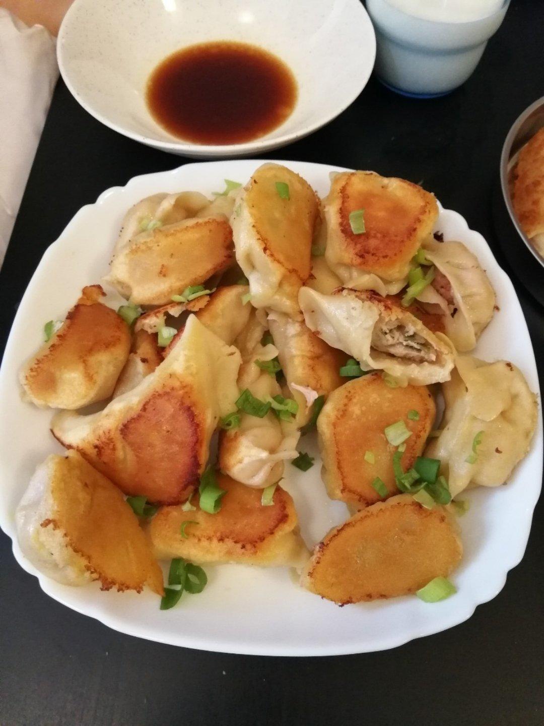 速冻水饺吃腻了吗~变锅贴吧(๑´ڡ`๑)