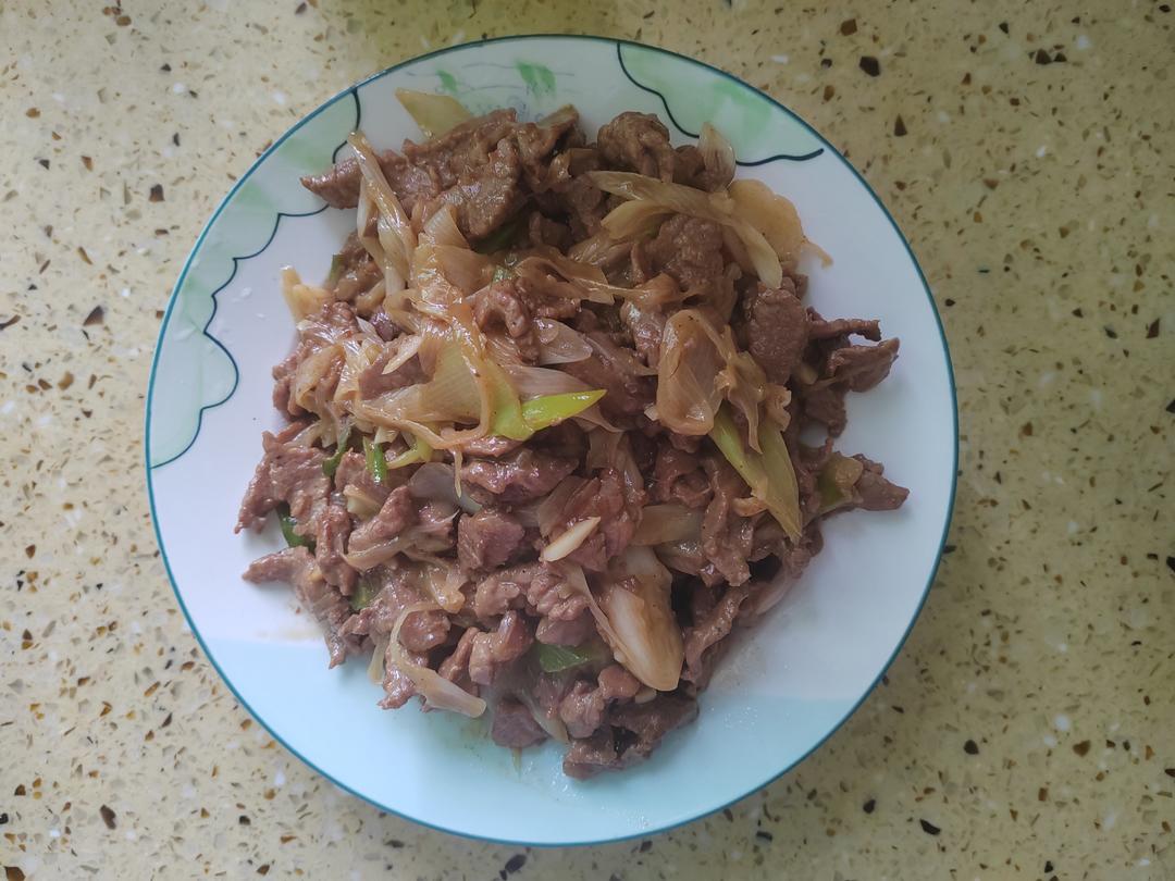 葱香浓郁的葱爆牛肉