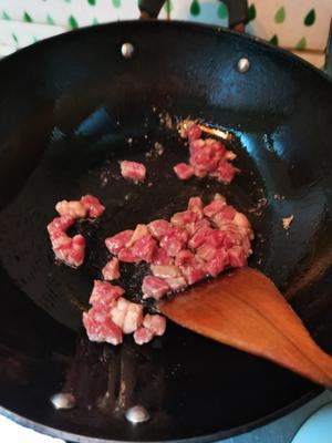 牛肉粒酱油炒饭的做法 步骤1