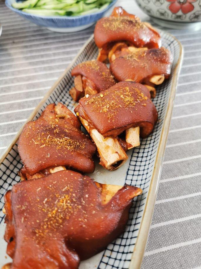 香酥烤猪蹄