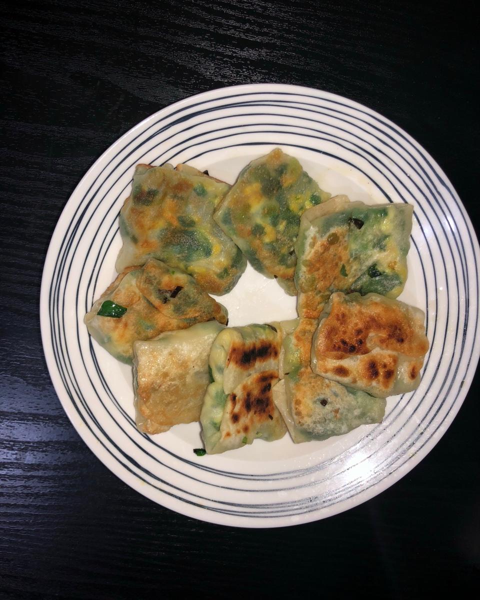 皮薄馅多的韭菜盒子