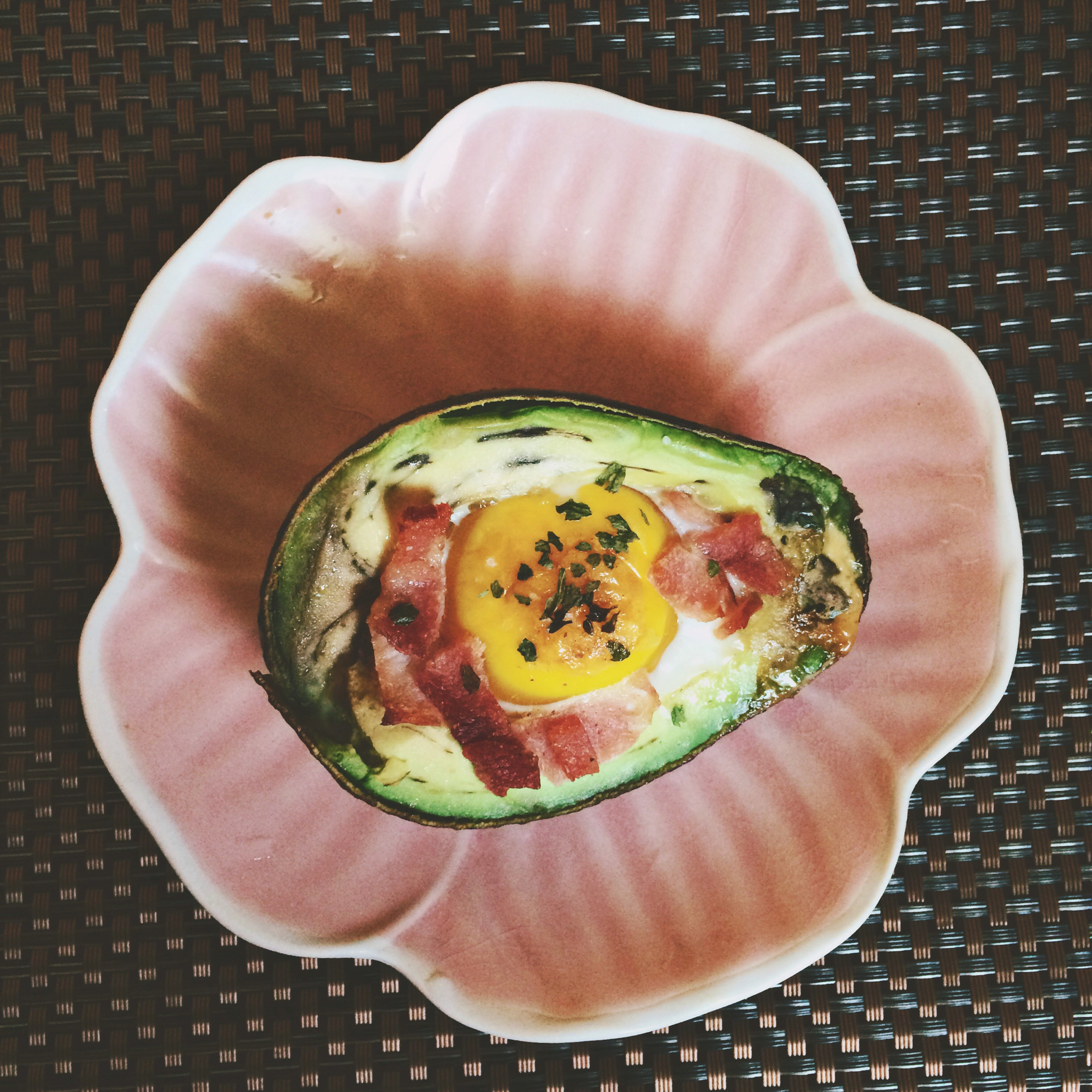 培根牛油果焗蛋