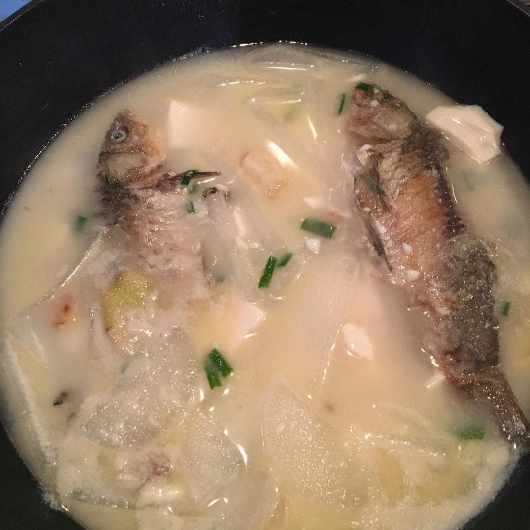 喔哈悠做的萝卜丝鲫鱼汤