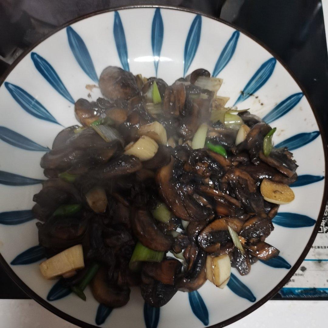 鲜香嫩滑！好吃不胖的蒜香炒口蘑！