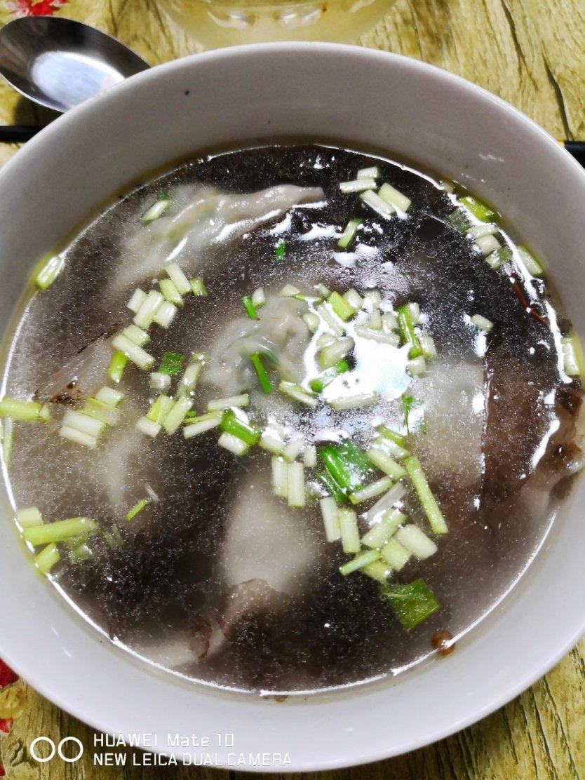 舌尖上的春天（蒜苗鲜肉元宝云吞）