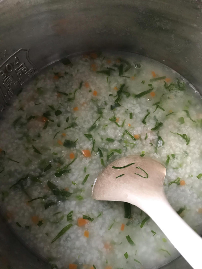 温良恭俭让贤良淑德千金妹做的补充维生素的营养粥--菠菜胡萝卜粥