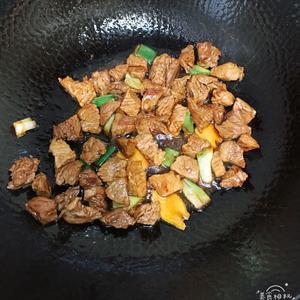 红烧牛肉炖土豆的做法 步骤6