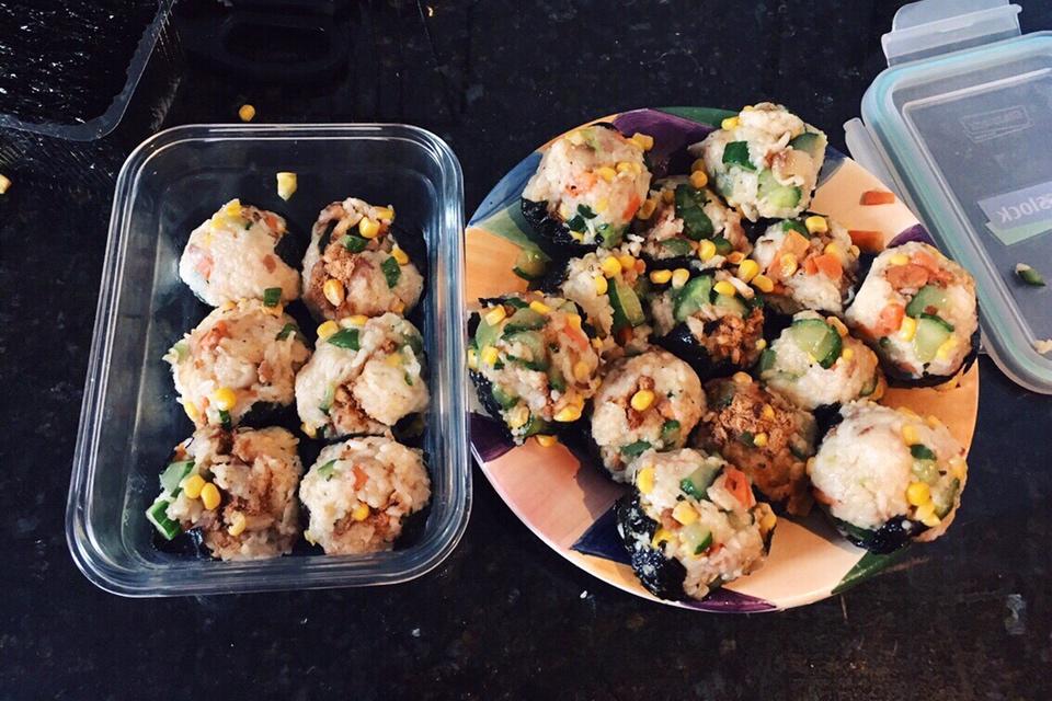 小盆友超爱的肉松饭团子