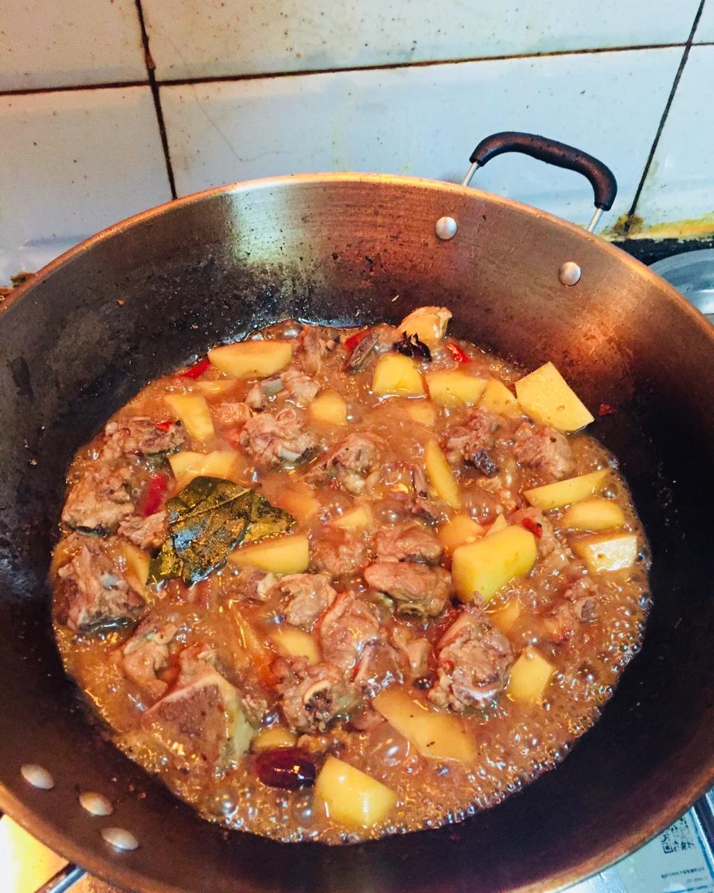 超级下饭的土豆烧排骨