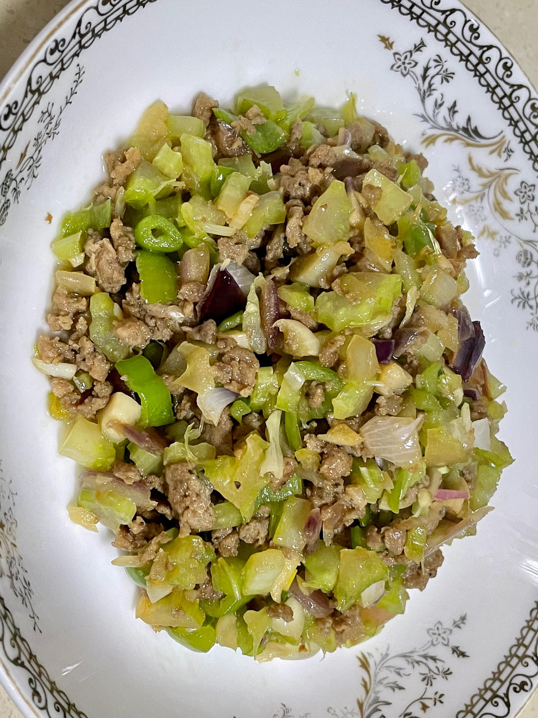 米饭杀手｜芹菜粒炒牛肉末