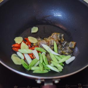 干锅花菜的做法 步骤3