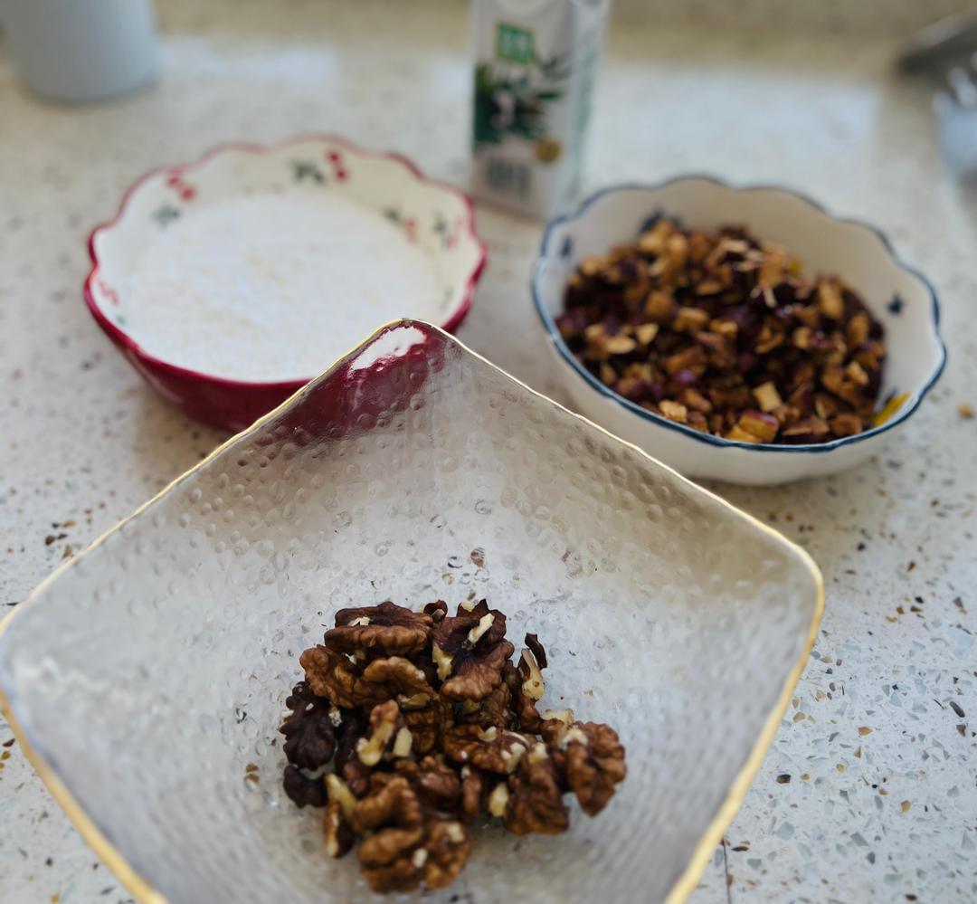 红枣核桃糯米团【10月北鼎蒸炖锅食谱】
