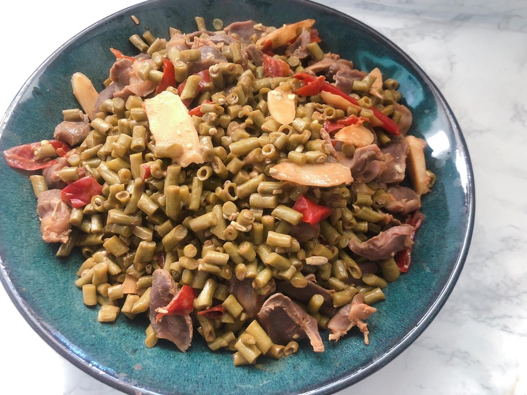 酸豆角炒鸭胗
