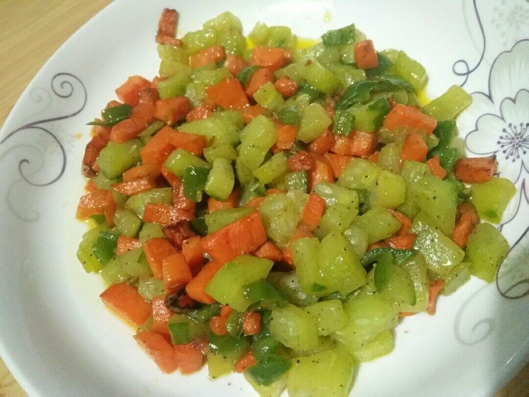 胡萝卜玉米炒黄瓜
