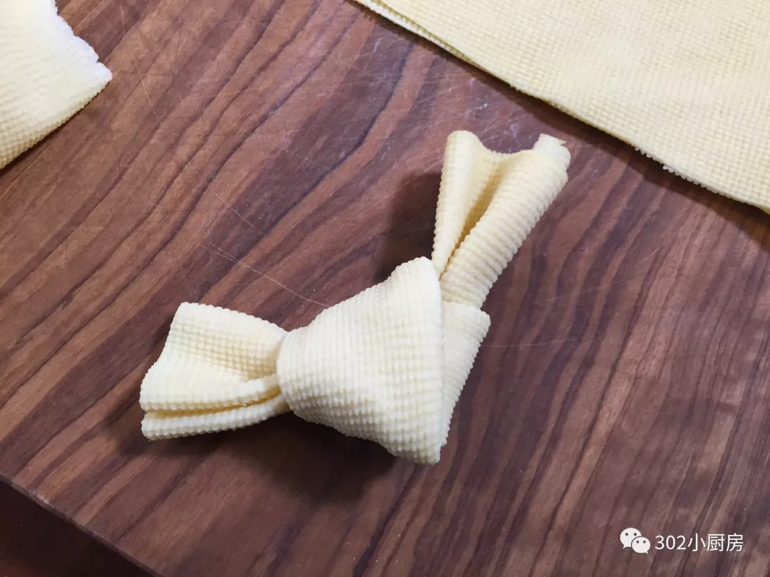 【0070】百叶结做法 <302小厨房>的做法