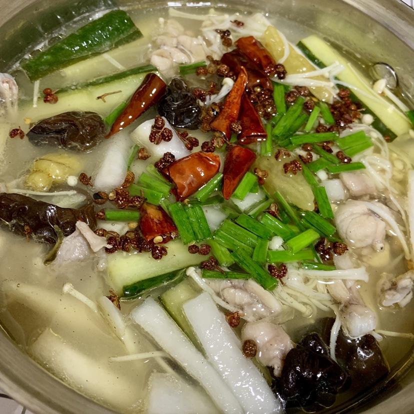 独家秘制 · 泡椒田鸡!