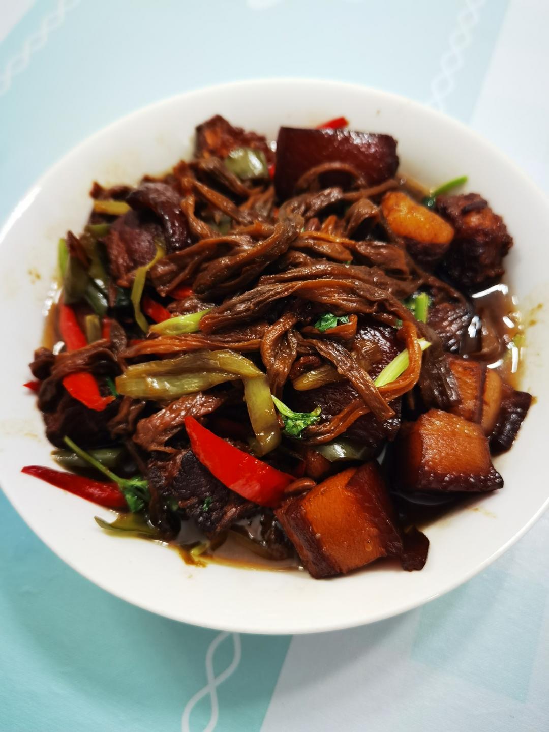 五花肉炖干豆角