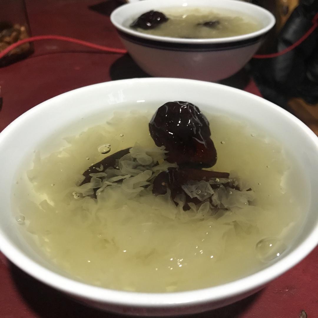 红枣银耳莲子羹（有出胶质、出胶，懒人的电压力锅版）