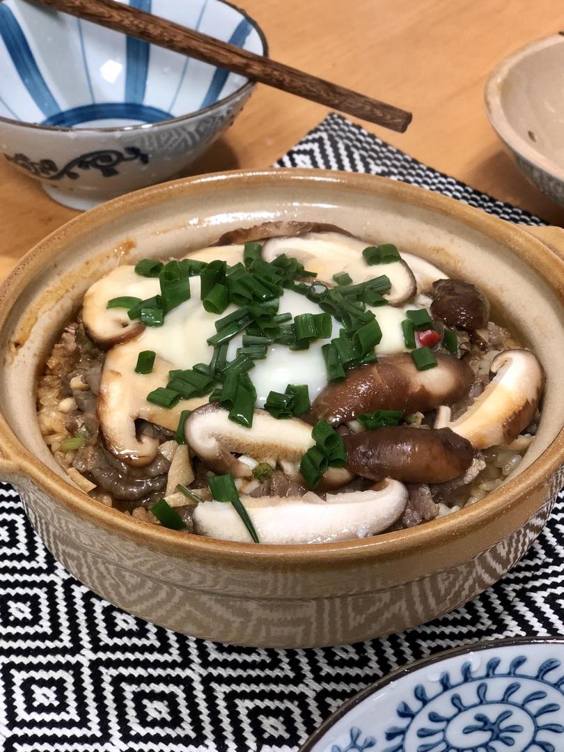 牛肉煲仔饭