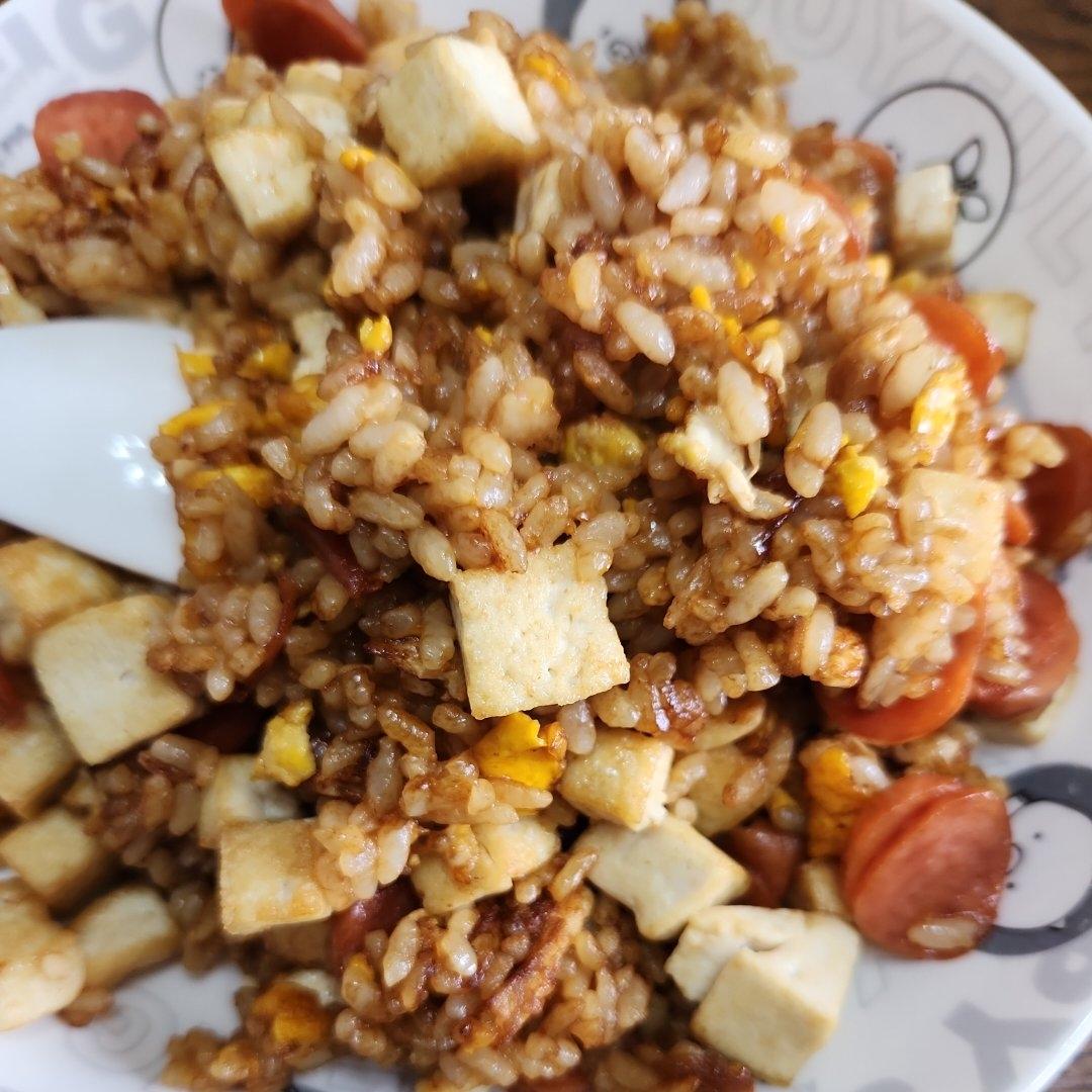 邻居抢着来我家吃土豆香肠炒饭，原来这么香！