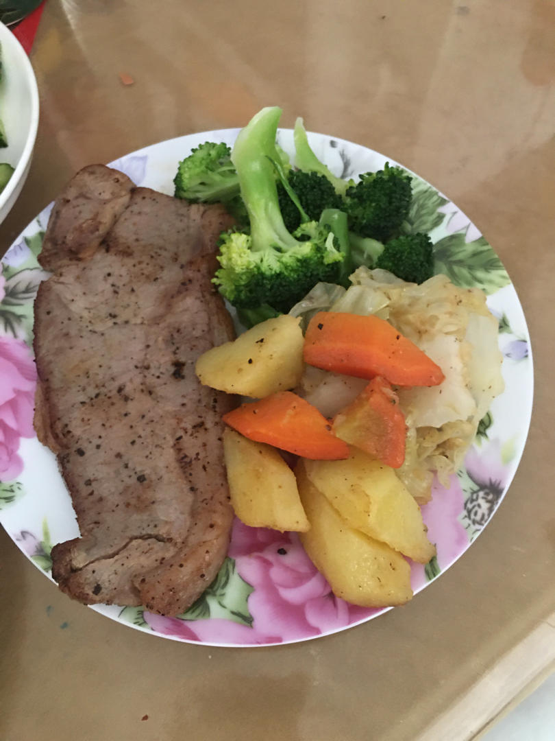 黑椒牛排（配酱汁做法）
