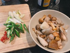 快手素炒杂菌菇🍄的做法 步骤1
