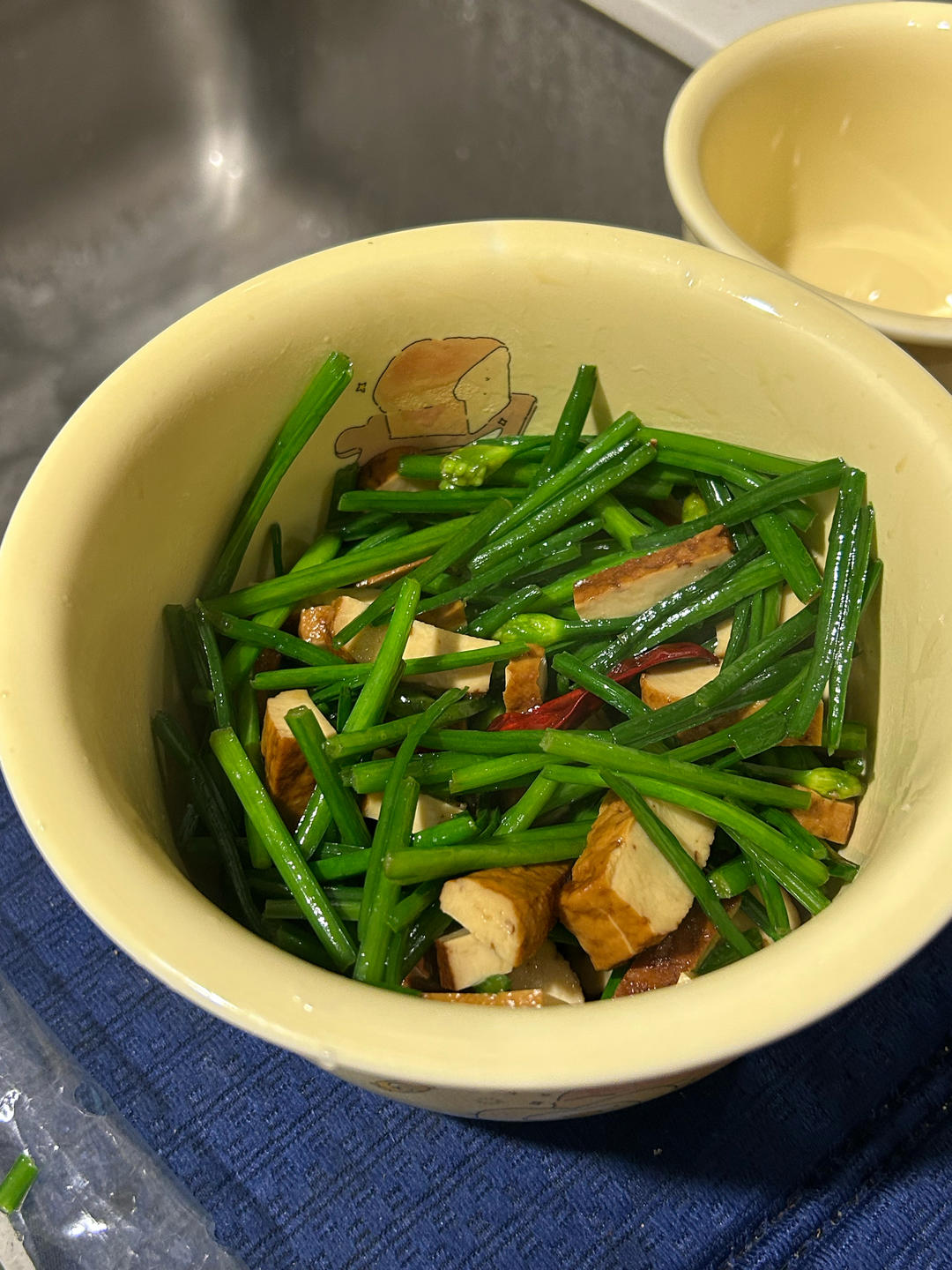 韭菜苔炒香干