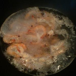 简单好吃的葱油海虾的做法 步骤3