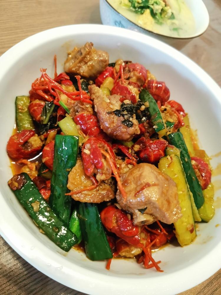 蒜香排骨小龙虾