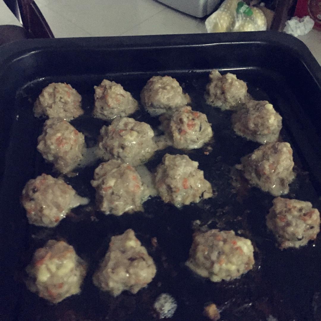 宝宝爱吃的肉丸烤出来！