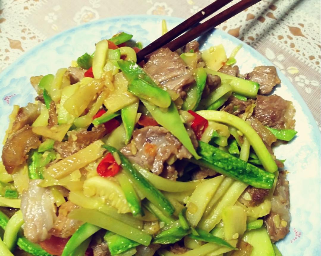 小南瓜炒肉的做法